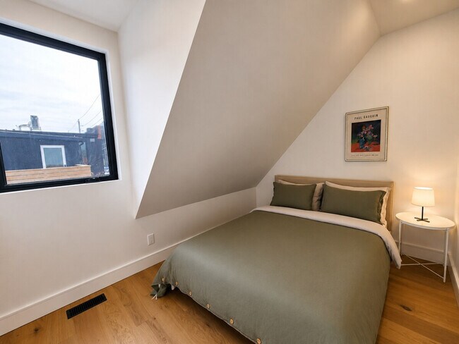 Photo du bâtiment - 102 Gladstone Ave