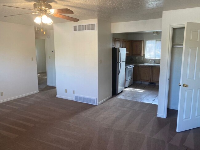 Building Photo - 827 W 800 N
