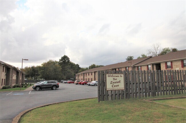 Foto del edificio - 102 Laurel Cove Dr