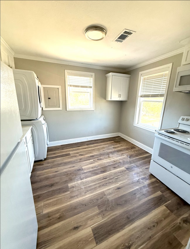 Photo - Grove St Apartment