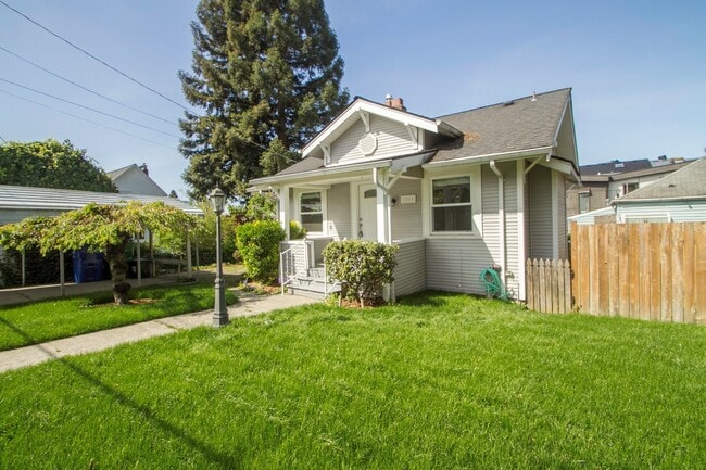 Building Photo - Cute as a Button Roosevelt Craftsman - Available Now!