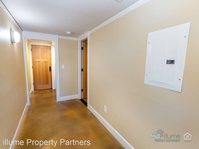 Building Photo - 2 br, 1 bath House - 4105 SE Oak St. Unit B