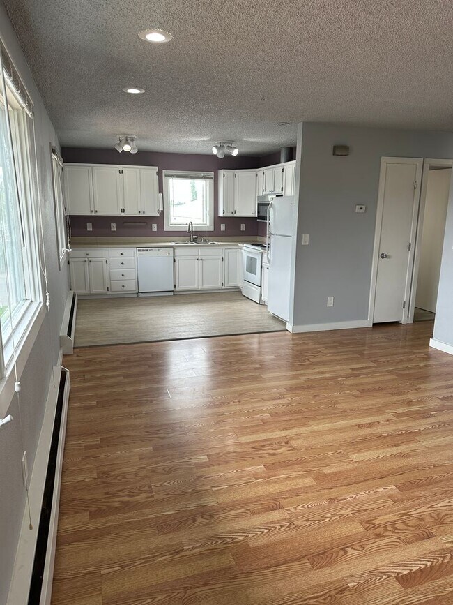 Foto del edificio - Heat Included! Heated Storage, 2 Bedroom/1...
