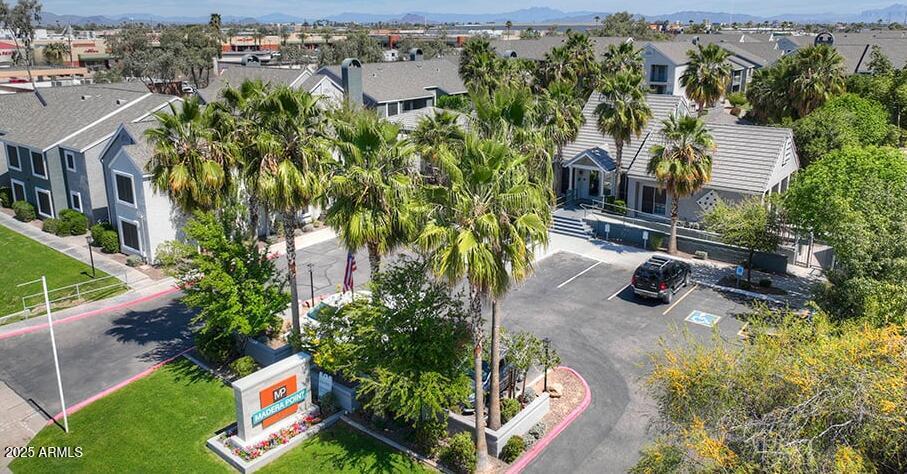 Foto principal - 445 S Dobson Rd