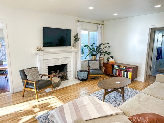 Foto del edificio - 3703 W 225th St