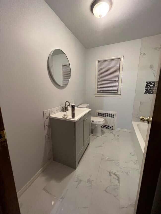 Building Photo - 356 Boyden Ave