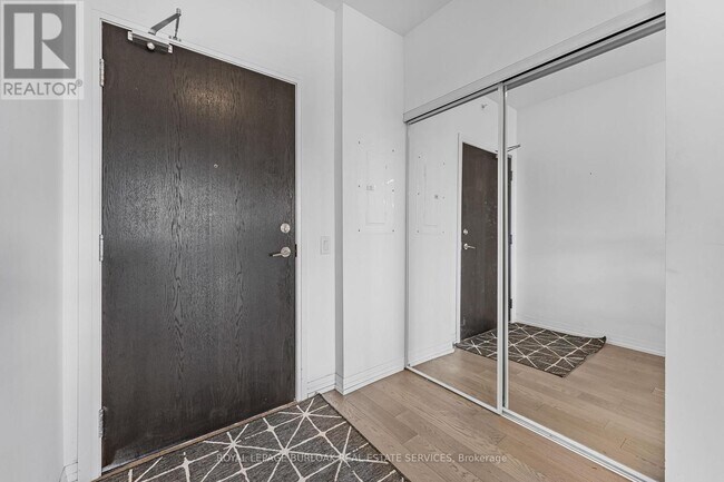 Photo du bâtiment - 7711-7711 Green Vista Gate