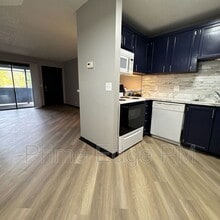 Building Photo - 1121 N 28th St