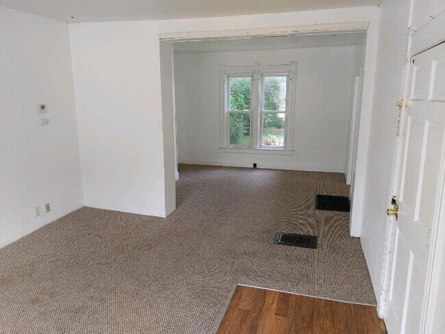 Family room - 321 S College Ave