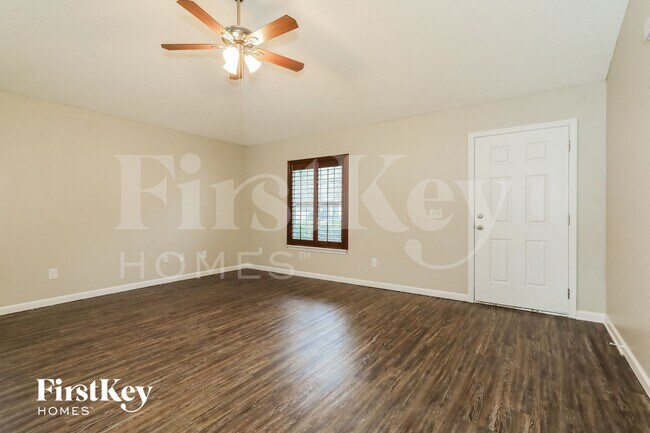 Foto del edificio - 5668 Village Pond Cir