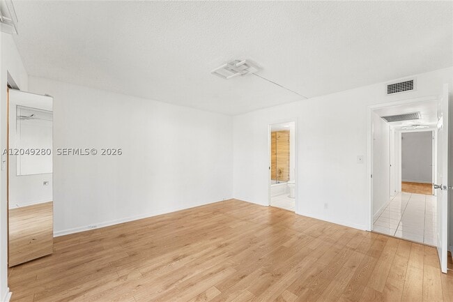 Building Photo - 4301 Martinique Cir