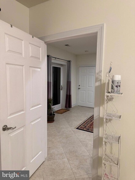 Foto del edificio - 6953 Pine Crest Ave