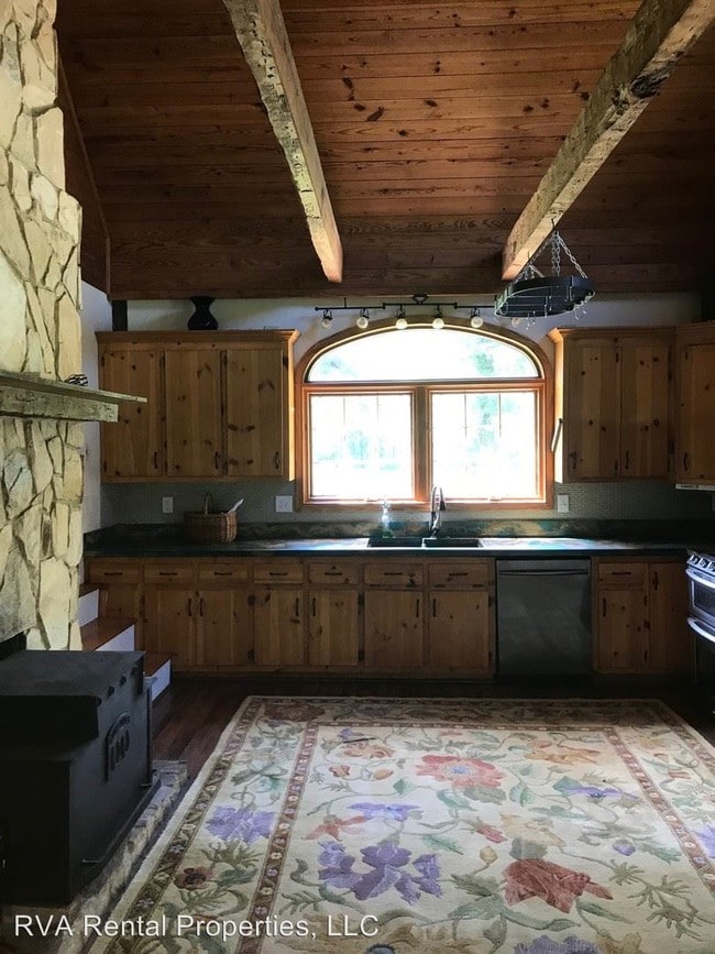 Building Photo - 3 br, 3 bath House - 3355 Duke Road