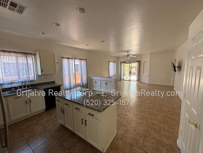Foto del edificio - Charming 4-Bedroom, 2 Bath Rancho Sahuarit...