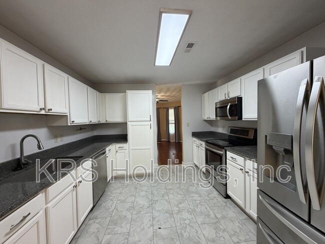 Building Photo - 1129 Hampton Ave