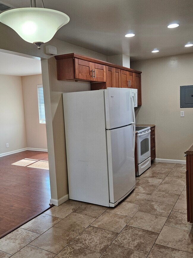 Kitchen and living room - 874 Castlewood Dr