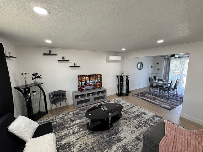 Building Photo - 10541 S Amaryllis Dr