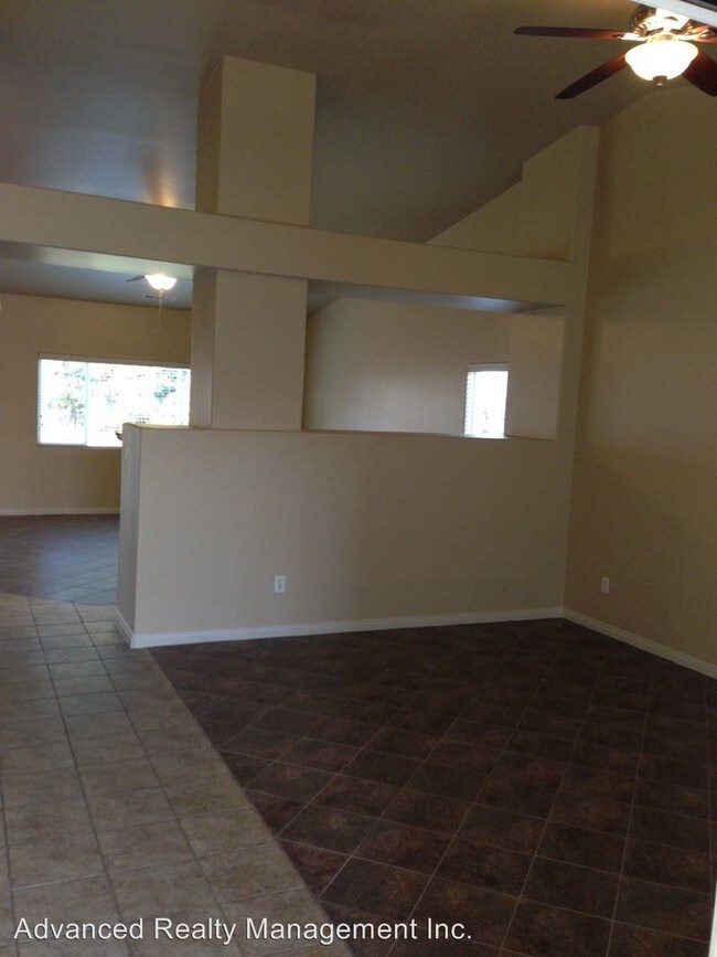 Building Photo - 5111 Vista del Mar Ave
