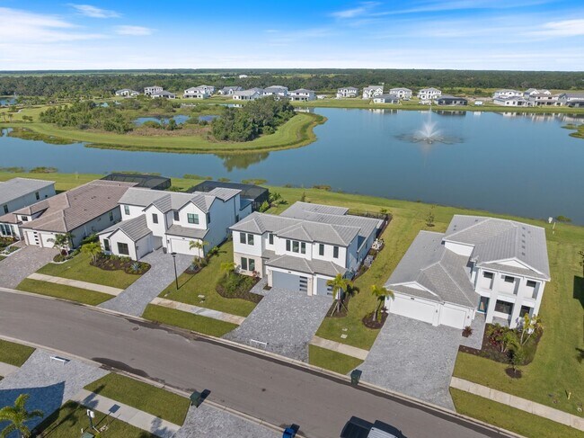 Foto del edificio - Brand New spacious 4bd/3.5bth Sarasota Hom...
