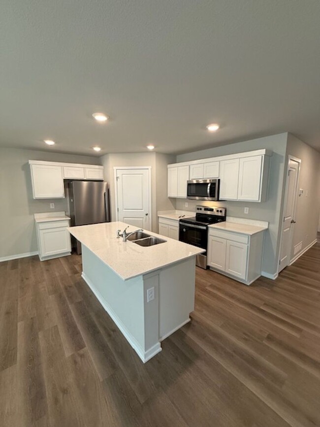 Building Photo - Bennington Ranch With 3 Car Garage & Finis...
