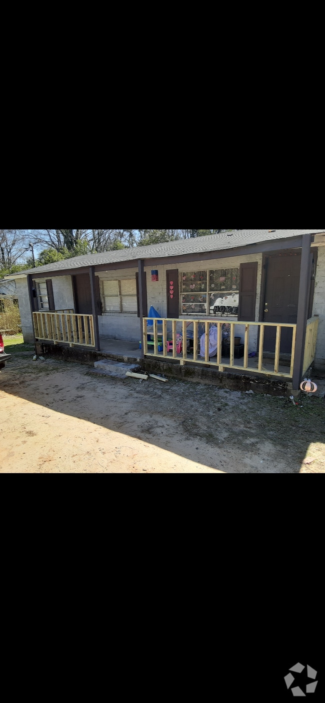 Building Photo - 1247 Hall St