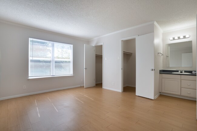 Foto del edificio - 2601 Penny Ln