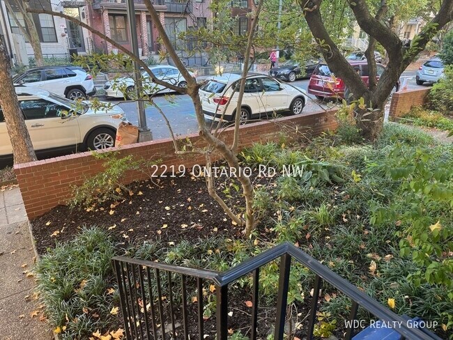 Foto del edificio - 2219 Ontario Rd NW