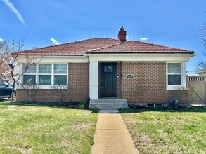 Building Photo - 2054 E Crystal Ave