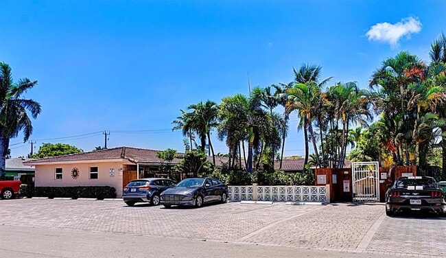 Foto del edificio - 728 NE 13th Ct