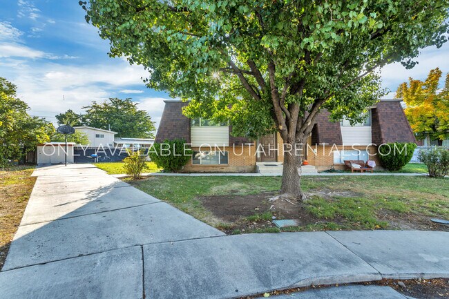 Building Photo - 30 E 925 N