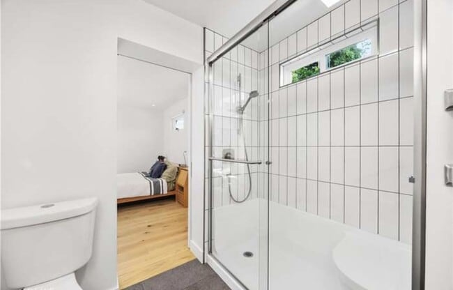Building Photo - Beautiful 4 Bedroom 4 Bath home on a cul-d...