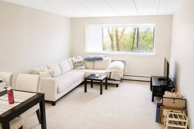 Foto del edificio - Charming 1-Bedroom Condo Near Medford Square
