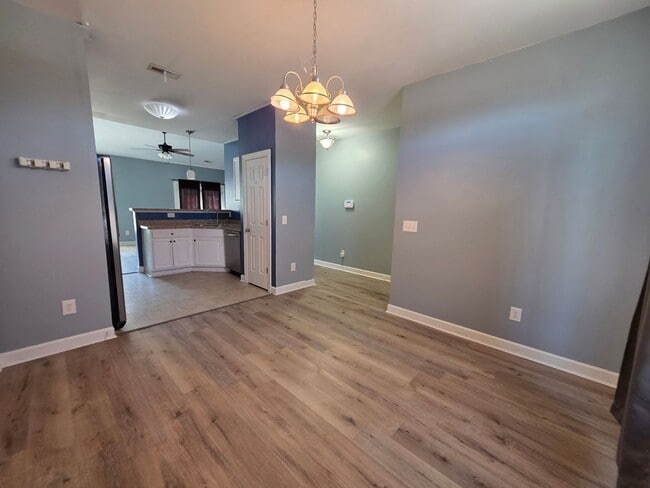 Building Photo - Country Comfort in Ryans Run