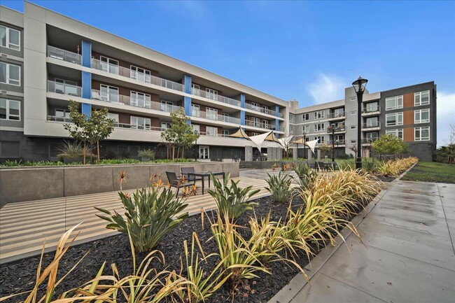 Foto del edificio - 5933 Sunstone Dr