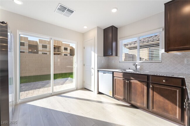 Foto del edificio - 3895 Riley Rose Ave