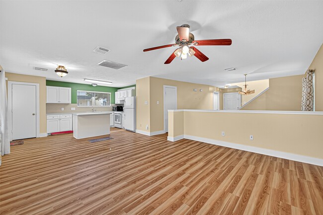 Building Photo - 15859 E Park Ct