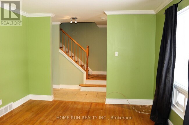 Photo du bâtiment - 1000 Debra Ave