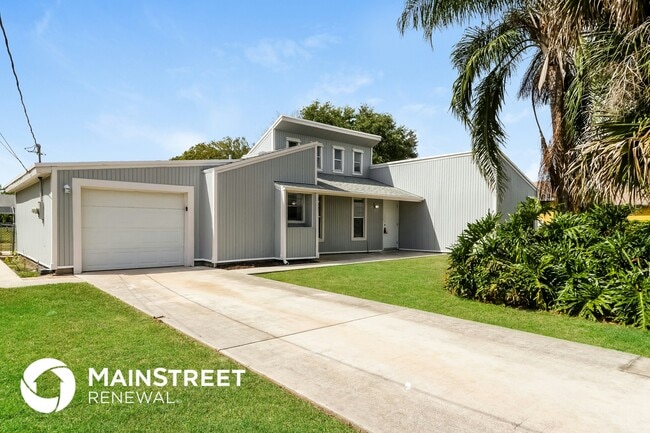 Building Photo - 2574 SW Monterrey Ln