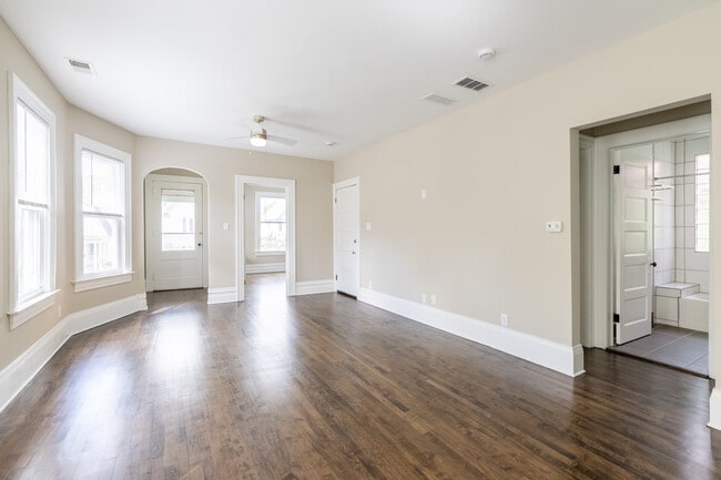 Foto del edificio - 2754 S Logan Ave