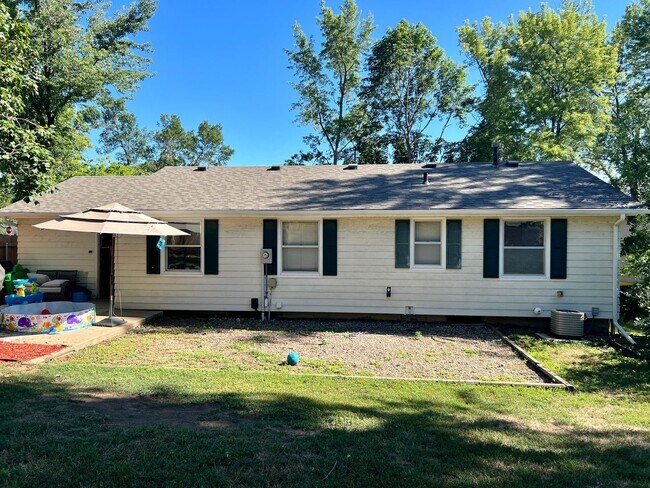 Building Photo - Spacious 4-Bedroom 2-Bathroom House