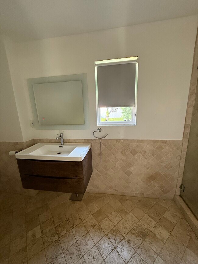 Bathroom 1 - 1233 Hyperion Ave