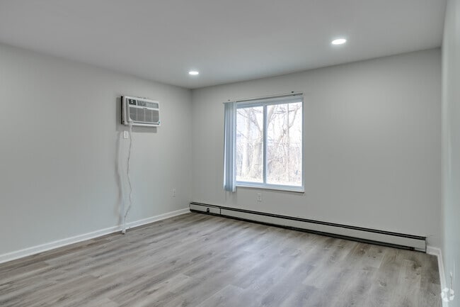 2BR, 1BA - 900SF - Bedroom - Dorchester Arms