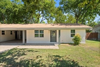 Building Photo - 200 Chaparral Rd