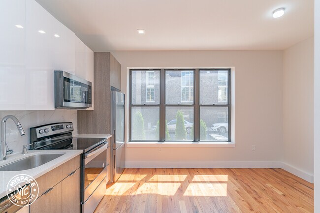 Foto del edificio - 1671 Lincoln Pl