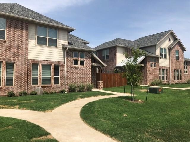 Foto principal - 2321 N Elm St
