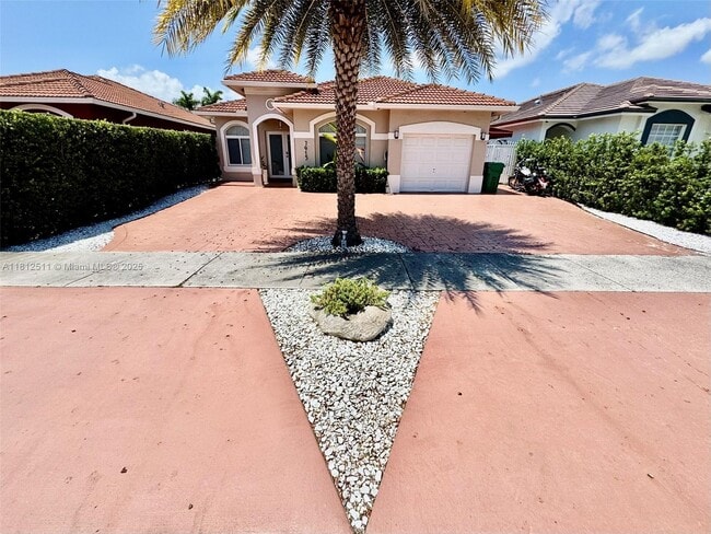 Foto del edificio - 7915 NW 200th Terrace
