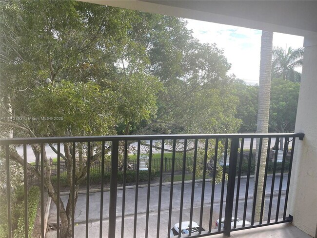 Foto del edificio - 6020 W Sample Rd