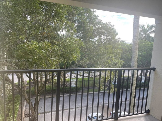 Building Photo - 6020 W Sample Rd