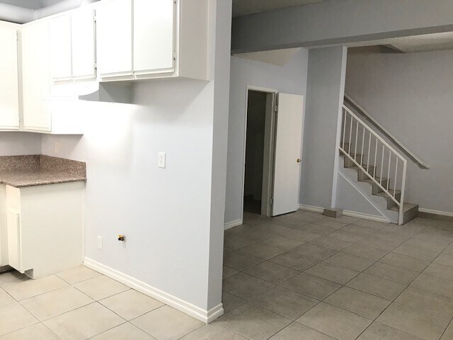 Building Photo - 127 S Avenue 64
