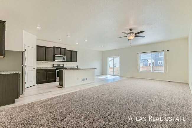 Foto del edificio - 987 Cascade Falls St